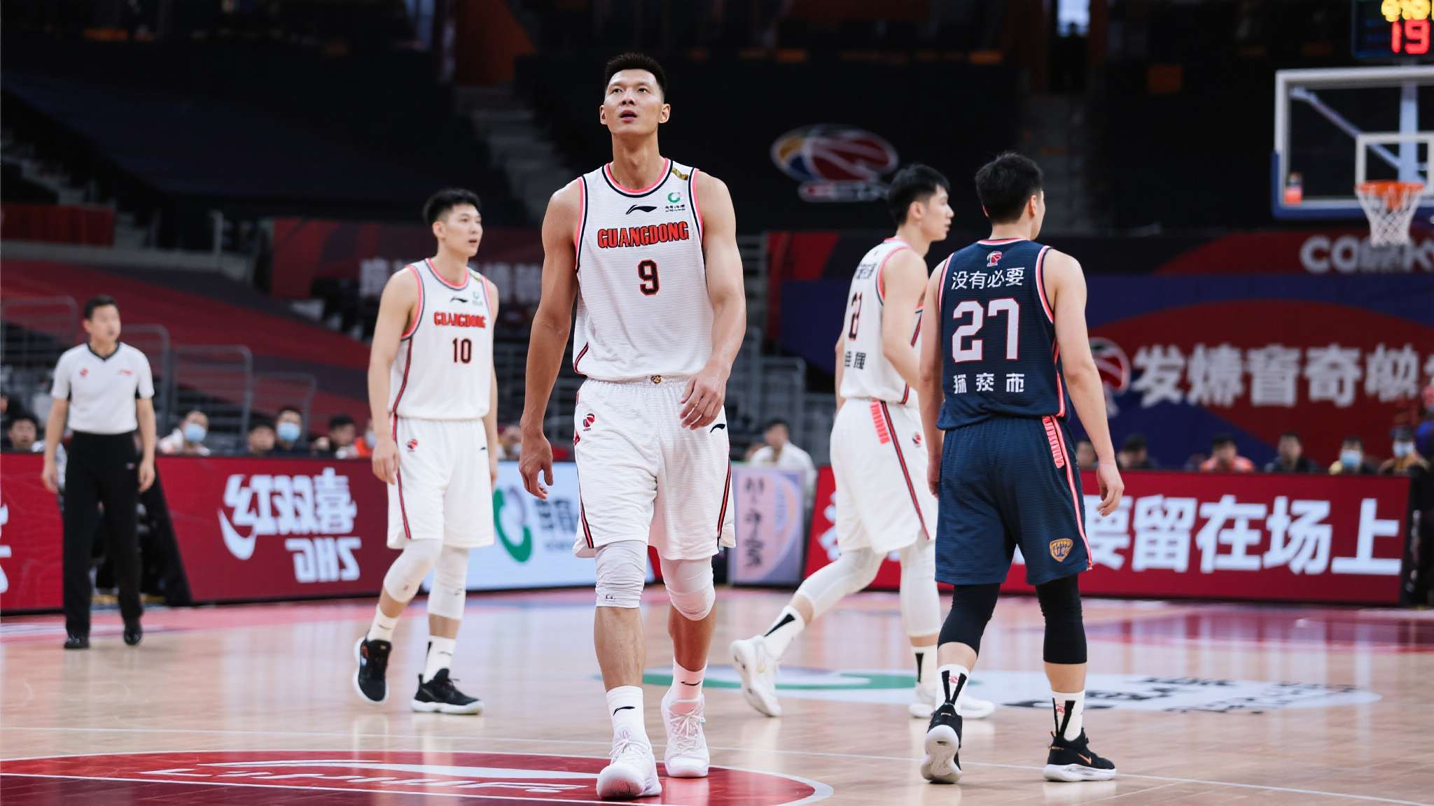 领先20分还输球！CBA名记怒批广东队1人：没有必要留在场上了